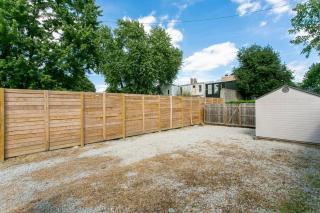 Bright & Modern Cottage in a Hip & Walkable Area! - 8
