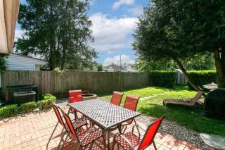 Bright & Modern Cottage in a Hip & Walkable Area! - 7