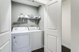 Bright & Modern Cottage in a Hip & Walkable Area! - 4
