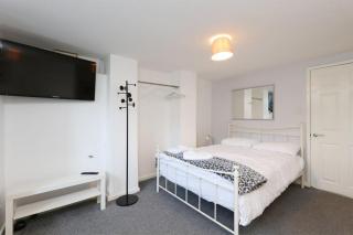 Spacious 2 Bedrooms, Free Parking, Free Wifi - Serene Homes Sheffield - Hillsborough - 8