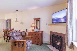 Slopeside Ski-In/Ski-Out ; HotTub ; 2 Room 2 Bath - 8