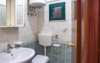 2 Bedroom Beautiful Home In San Lorenzo - - 3