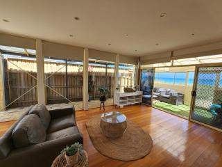 Sandy Shores Estate- Long Island - Frankston - 1