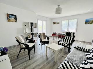 Cambo-les-Bains : T2 avec terrasse, parking privatif, proche commodités - FR-1-495-14 - Cambo-les-Bains - 3