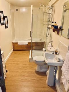 Ty Mawr Country Hotel & Restaurant - Carmarthen - 4