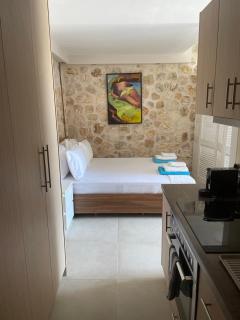 Christie's Luxury Suites - Sivota - 1