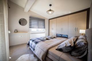 Rock State View - Unique Overlooking Meteora Flat - 5