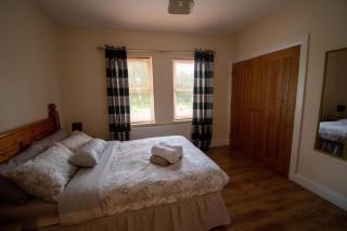 Kilskeery Lodge, modern country house with hot tub - - 9