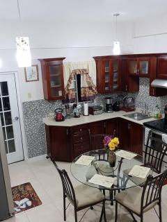 Lovely 2-Bed Apartment in the New Kingston Area - Beverly Hills - 3