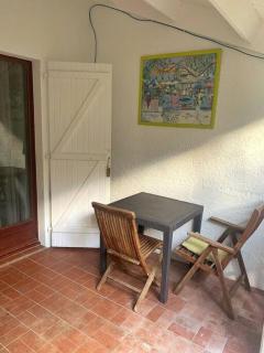 Appartement entier: chambre, cuisine + terrasse au calme sur jardin. - - 5