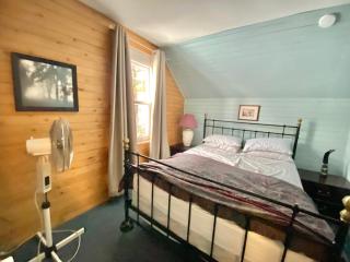 4 Bedroom Cottage on Manitoulin Island Next to Sand Beaches! - Providence Bay - 3