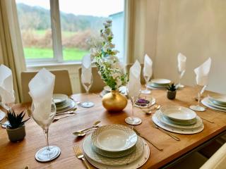 THREE BEDROOM Rural, relaxing and peaceful,DOGS welcome! With Cymru Holidays - Abergavenny - 3