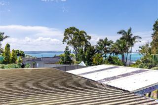 Galoola Hidden Gem, 2 97 Galoola Drive, Pet friendly, Rooftop outdoor area with spectacular views, Wi-Fi and air conditioning - Nelson Bay - 5
