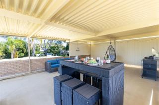 Galoola Hidden Gem, 2 97 Galoola Drive, Pet friendly, Rooftop outdoor area with spectacular views, Wi-Fi and air conditioning - Nelson Bay - 3