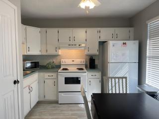 Ocean Breeze - Beautiful Condo & Pet Friendly - Gulf Shores - 2