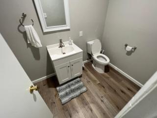 Cheerful 2 bedroom home 20 minutes from downtown - Houston - 4