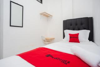 RedDoorz at Jalan Bangau Palembang - 4