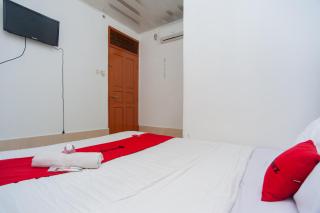 RedDoorz Syariah at Jalan Wayhitam Palembang - Palembang - 8
