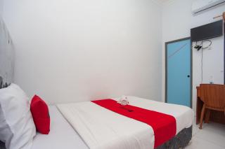 RedDoorz Syariah at Jalan Wayhitam Palembang - Palembang - 1