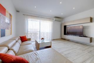 Stylish 3 Bedroom Holiday Apartment in St Julians - St. Julian - 9