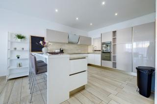 Stylish 3 Bedroom Holiday Apartment in St Julians - 1