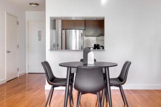 2BR nr Times Sq w Indoor pool Gym NYC-49 - New York - 4