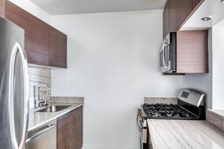 2BR nr Times Sq w Indoor pool Gym NYC-49 - 3