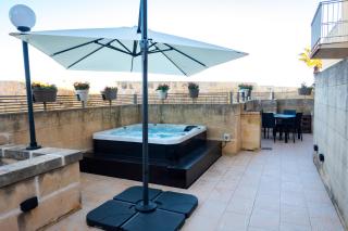 Harbour Views Duplex Maisonette with Jacuzzi Hot tub - Mġarr - 5