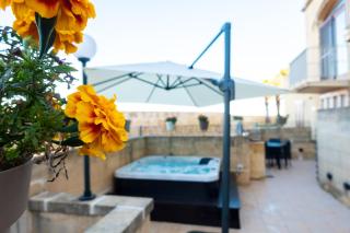 Harbour Views Duplex Maisonette with Jacuzzi Hot tub - Mġarr - 8
