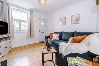 Stylish 2-Bed City-Centre Home in Chester by 53 Degrees Property - Ideal for Couples & Groups - Sleeps 6 - Chester - 7
