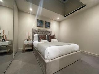 Sophisticated 1BR, 1 BA Chigwell Designer Flat CHCL F2 - Chigwell - 7