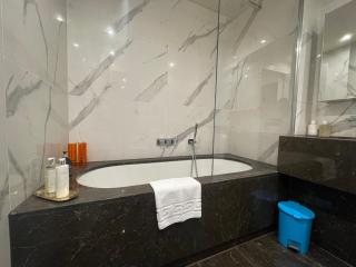 Sophisticated 1BR, 1 BA Chigwell Designer Flat CHCL F2 - Chigwell - 6