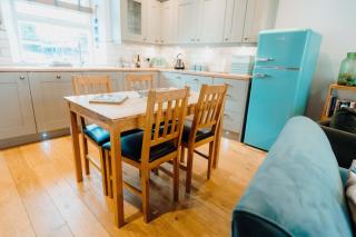 Close to Harbour No2 Albert View - Tenby - 8