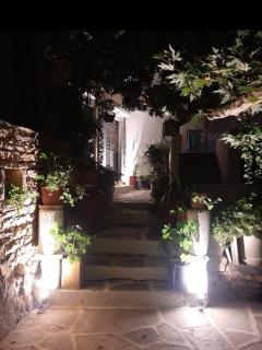 Fasolas square studio 15m2 is located 30 stairs up from the main road and it is in the old market fasolas and next to the museums - Filótion - 3