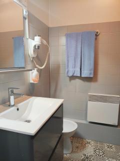 Hôtel-Restaurant le Commerce - 1