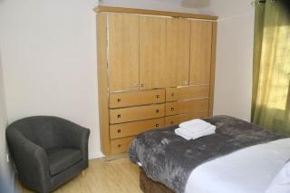 Contractor's Haven- 4-Bedroom House with Free Parking, Super Fast WiFi, Fran Properties in Aylesbury, Pets are Welcome! - Buckinghamshire - 1