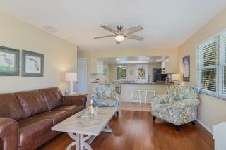 Island Hideaway East: 5 Minute Walk to Beach, Private Pool by Anna Maria Life Vacation Rentals - 3