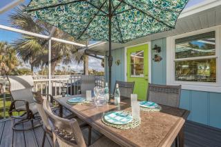 Island Hideaway East: 5 Minute Walk to Beach, Private Pool by Anna Maria Life Vacation Rentals - 2