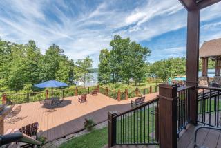 A119 Studio Lake View - Oakland - 1