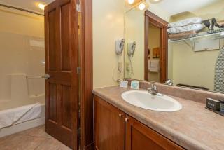 A119 Studio Lake View - Oakland - 4