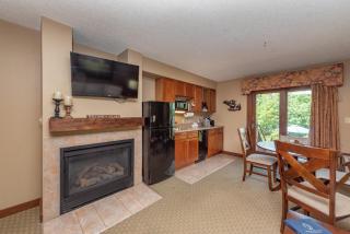 A119 Studio Lake View - Oakland - 8