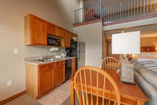 A305 Studio & Loft Lake View - 2