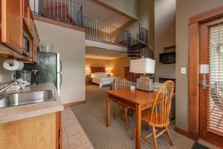 A305 Studio & Loft Lake View - 5