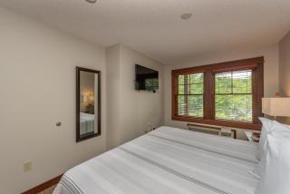 A117 One Bedroom Lake View - Oakland - 3