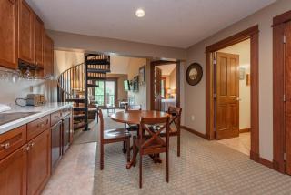 A307 One Bedroom & Loft Lake View - Oakland - 4