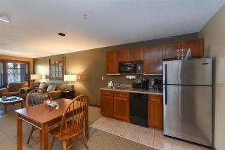 A115 One Bedroom Lake View - Oakland - 7