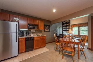 A311 One Bedroom & Loft Lake View - 5