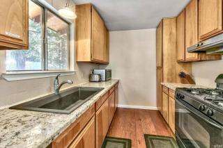 Lake Views in 3bdr Family Home w/ Hottub - South Lake Tahoe - 7