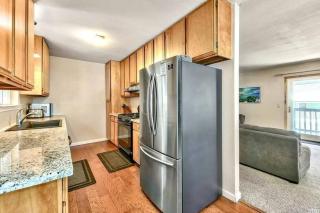 Lake Views in 3bdr Family Home w/ Hottub - South Lake Tahoe - 3