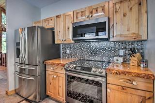 Bozeman Cabin Deck with Jacuzzi and Gas Grill! - Bozeman - 1
